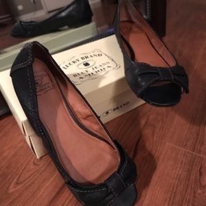 Lucky Brand Open Toe Flats with box